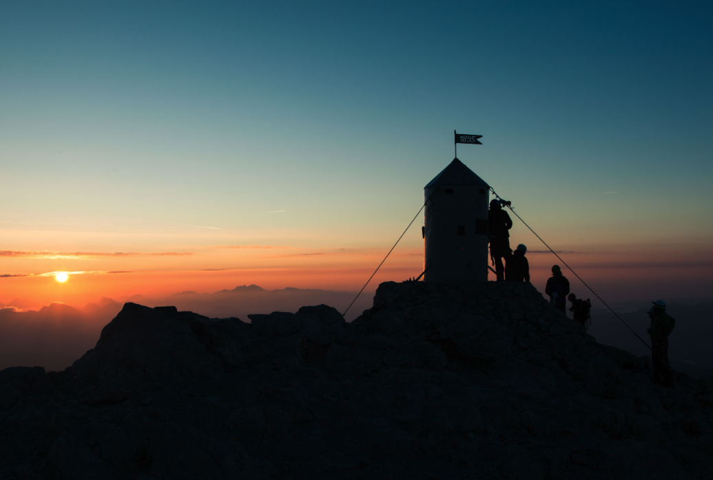 Hiking & Trekking scene 2